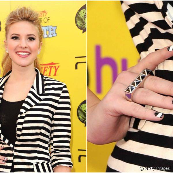 As listras em preto e branco sairam do look de Caroline e ganharam também as pontinhas dos dedos durante evento na Califórnia em 2011